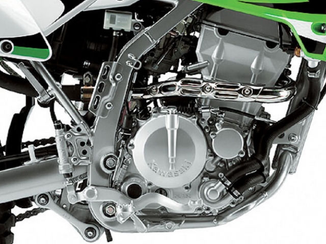 มาพร้อมเครื่องยนต์ 1 สูบ 4 จังหวะ DOHC 4 วาล์ว ระบบเกียร์ธรรมดาแบบ 6 สปีด