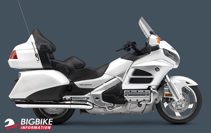 ภาพ Honda Goldwing GL1800F สีขาว ด้านข้าง
