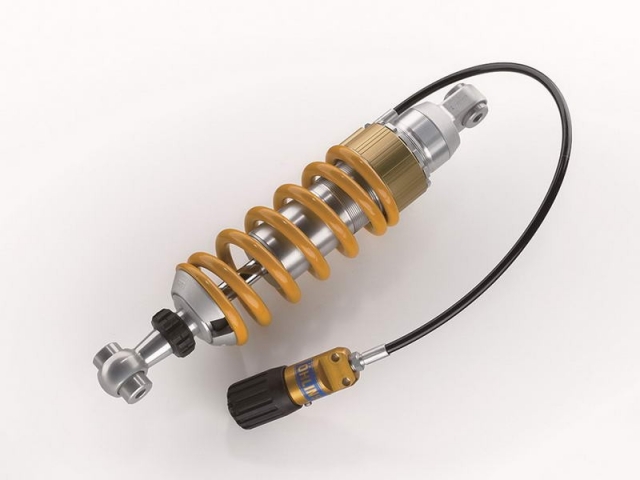 โช้คหลังเป็นของ Öhlins ให้การขับขี่ที่มีความนุ่มนวลมากยิ่งขึ้น