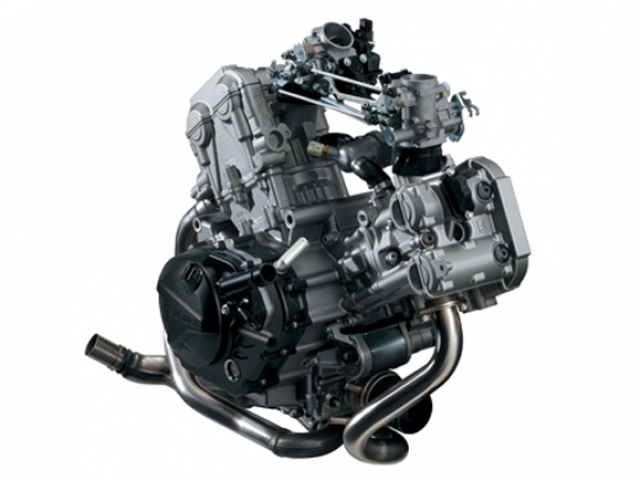 เครื่องยนต์ 2 สูบ  V-TWIN ระบบวาล์ว DOHC 4 วาล์วต่อวาล์ว ระบบระบายความร้อนด้วยน้ำ ขนาดเครื่องยนต์ที่ให้มาขนาด 645 ซีซี