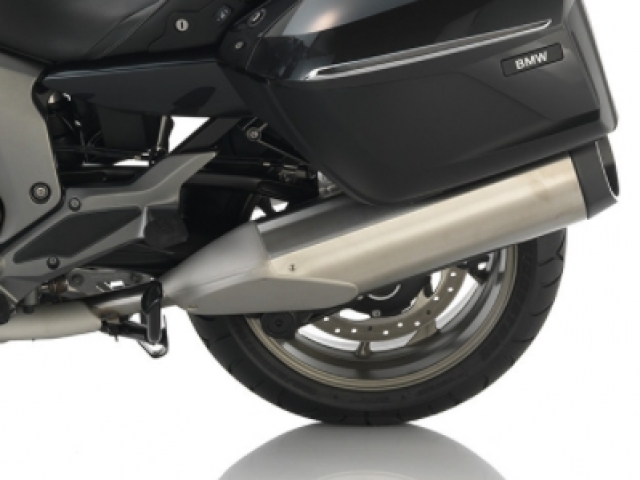 ระบบกันสะเทือนด้านหลังเป็นแบบ BMW MORRAD PARALEVER พร้อมสปริงปรับ PROLOAD ได้ ระยะยุบตัว 135 มม.