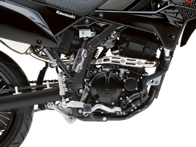 เครื่องยนต์เป็นแบบ 1 ลูกสูบ 4 จังหวะ DOHC 4 วาร์วต่อสูบ ขนาด 249 ซีซี