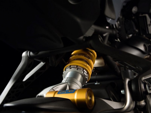 โช้คอัพสปริงเดี่ยว OHLINS MONOSHOCK ปรับความแข็งสปริง PRELOAD และ REBOUND ได้ สวิงอาร์มอลูมิเนียมแบบโปรอาร์ม ระยะยุบตัว 152 มม.