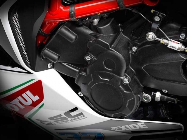 เครื่องยนต์ 3 สูบ 4 จังหวะ DOHC 4 วาล์วต่อสูบ ขนาดเครื่องยนต์ที่ให้มาขนาด 675 ซีซี