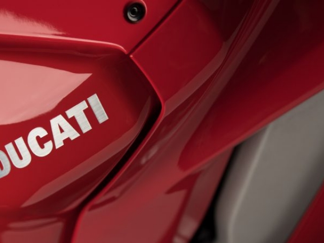 ข้างถังน้ำมันเชื้อเพลิงมี LOGO DUCATI สวยงาม