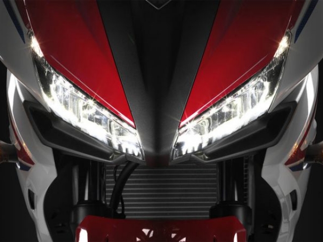 ไฟหน้าคู่แยกส่วน LED