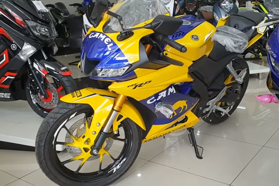 Yamaha รุ่น YZF-R15 Camel Yamaha Team ลวดลายใน ปี 2006 จากอินโดนีเซีย