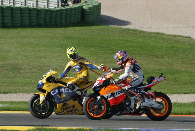 Yamaha รุ่น YZR-M1 ปี 2006 ในสนามแข่ง MotoGP