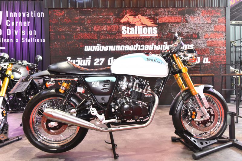 New Stallions Makina 250 SP สีขาว ด้านข้าง