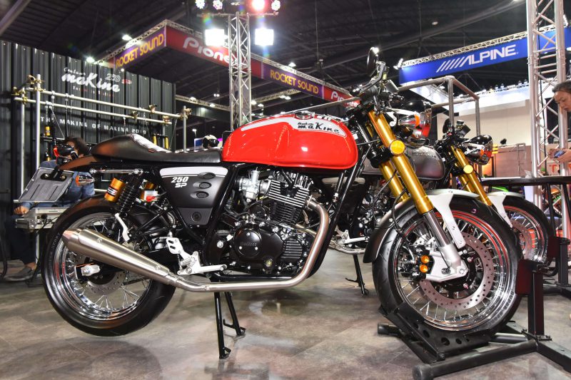 นิว สตาเลียน Makina 250 SP สีแดง ด้านข้าง