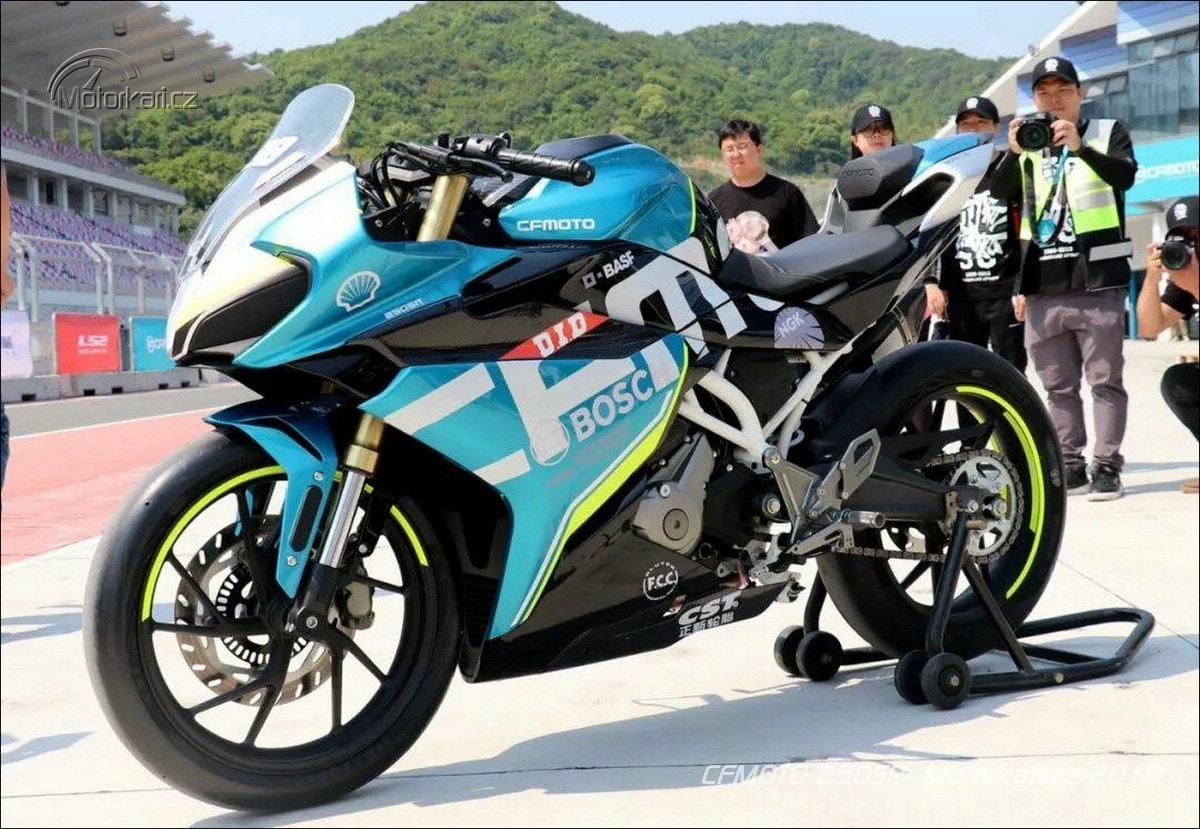 CF Moto 300SR 250SR 2019 ด้านข้าง