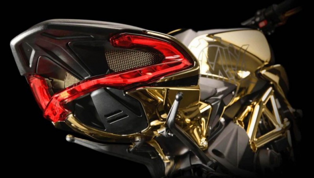 MV Agusta Dragster 800 RC รุ่น Shining Gold ช่วงไฟท้าย