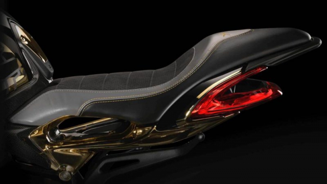 MV Agusta Dragster 800 RC รุ่น Shining Gold เบาะนั่ง