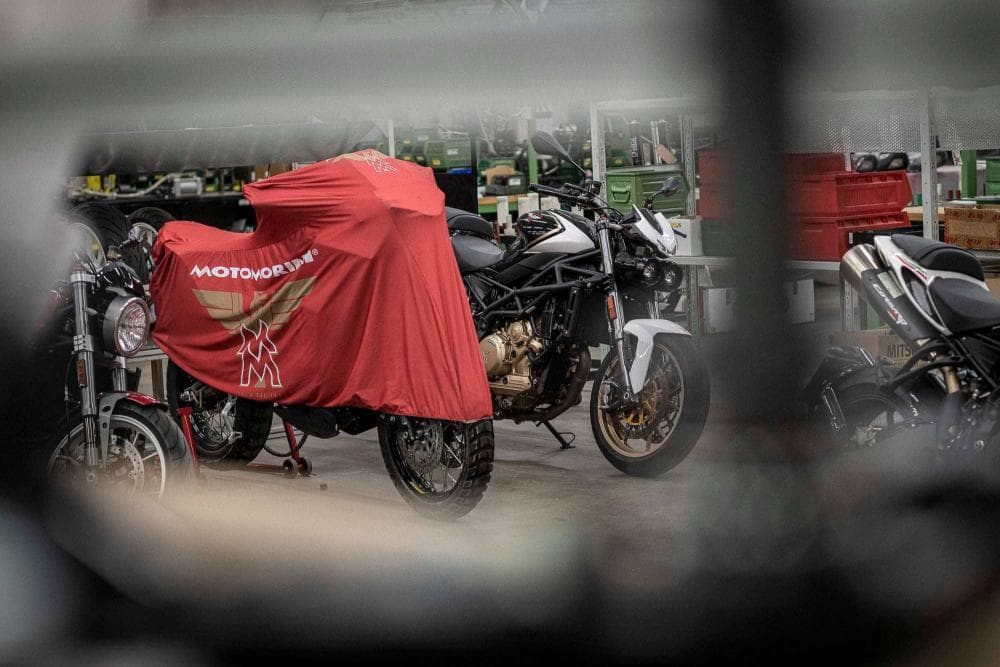 เผยภาพ Super Scrambler 1200 พร้อมผ้าคลุมสีแดง