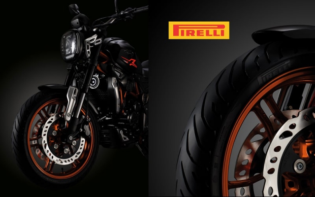 จีพีเอ็กซ์ แม็ด 300 แม็ก ด้านหน้าและล้อ Pirelli