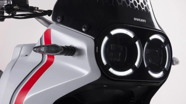 Ducati DesertX ไฟหน้า