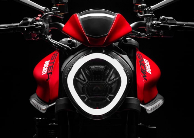Ducati Monster 937 ไฟหน้า