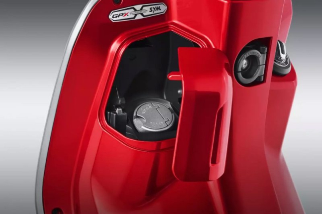 GPX Tuscany 150 ช่องเติมน้ำมันด้าหน้า