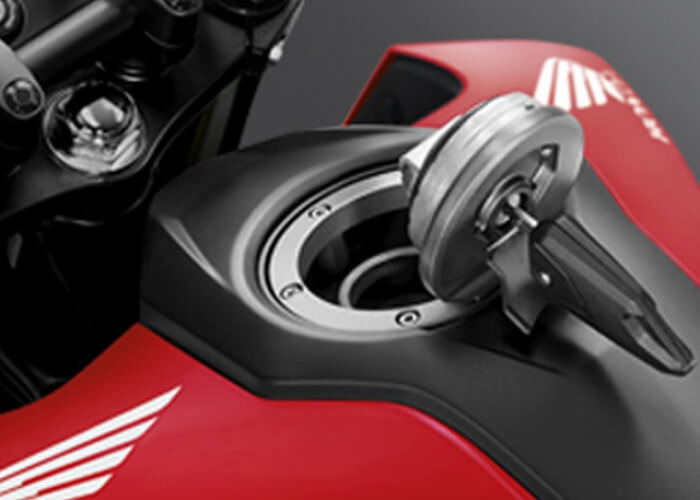 Honda MSX125SF ฝาปิดถังน้ํามันติดกับตัวถัง เท่ สะดวก ลงตัว