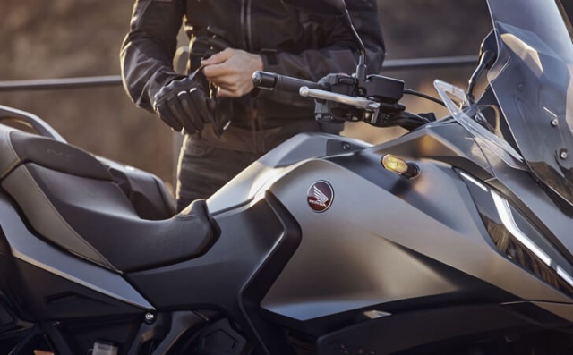 Honda NT1100 โลโก้