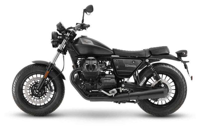 New V9 Bobber 2022 สีดำ ช่วงข้าง