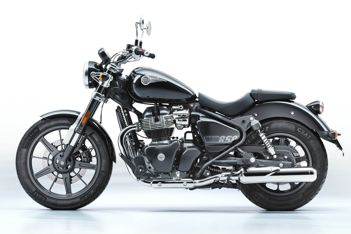 Super Meteor 650 สีดำ