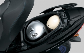 Suzuki Burgman 400 ABS 2020 ที่เก็บของใต้เบาะ