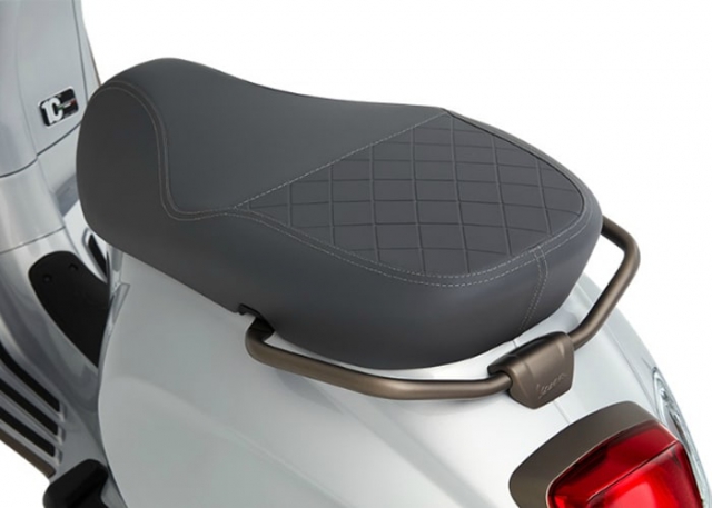 Vespa SPRINT 150 I-GET 10TH ANNI 2021 เบาะนั่ง
