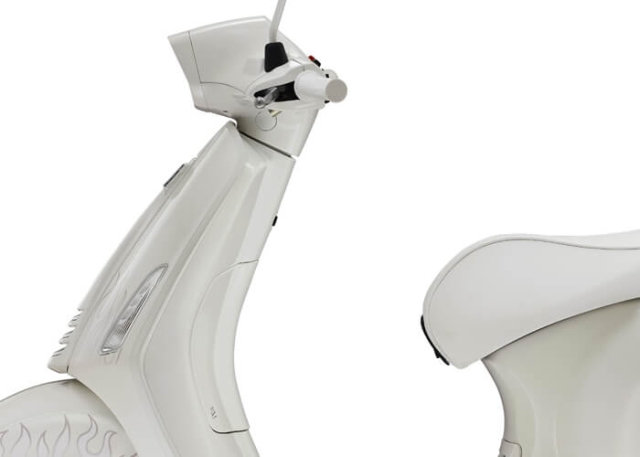 Vespa Sprint 150 I-GET x Justin Bieber ด้านข้าง