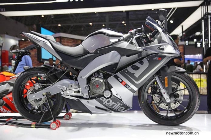 aprilia gpr 250 ด้านข้าง