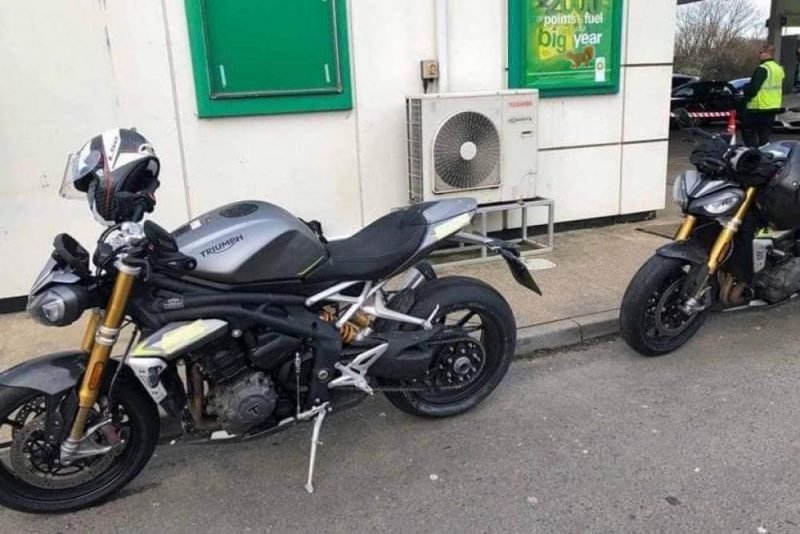 ภาพ ไทรอัมพ์ Speed Triple 1200 RS ด้านข้าง