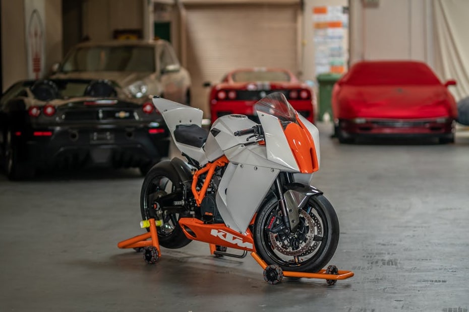 เคทีเอ็ม 1190 RC8 R Track 2011